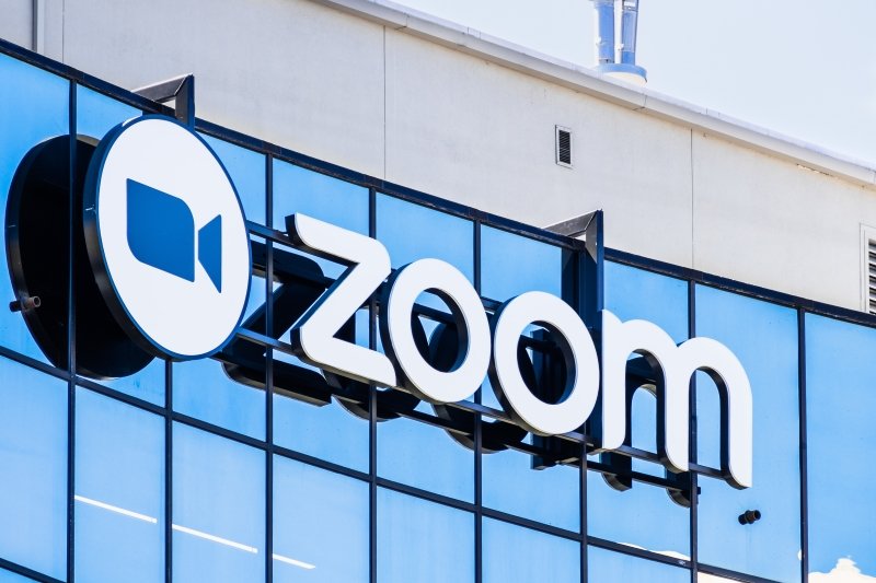 Zoom 服从中国指示将敏感会议中止及封号 Downol