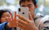 中国 iPhone 12 销情火热　内地网民：“不是说抵制美国吗？”