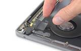 入门版 MacBook Pro 拆解　电池更大但 SSD 焊死